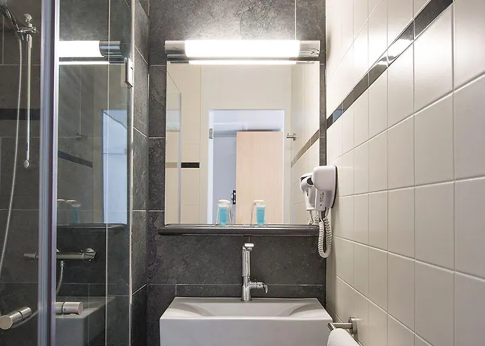 Bastion - Europoort فندق بريله